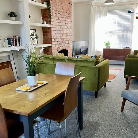 Contemporary 2 Bedroom Victorian Town House - Sleeps Up To 6 Kimberley  Esterno foto