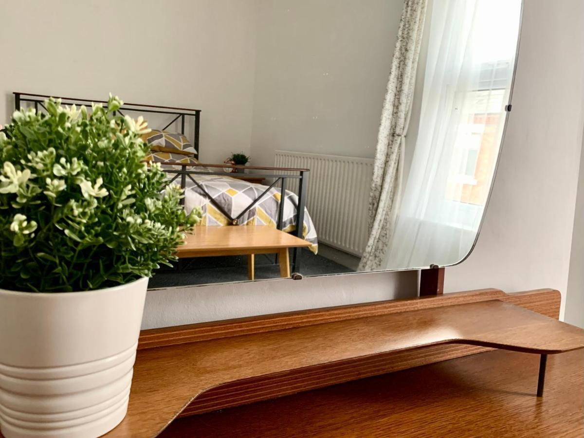 Contemporary 2 Bedroom Victorian Town House - Sleeps Up To 6 Kimberley  Esterno foto